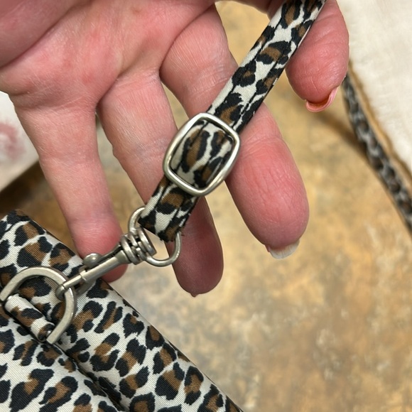 Travelon Leopard Print Crossbody Bag - Picture 11 of 11